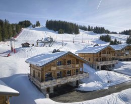 Chalet mitoyen skis aux pieds sur les pistes de la Croix Fry