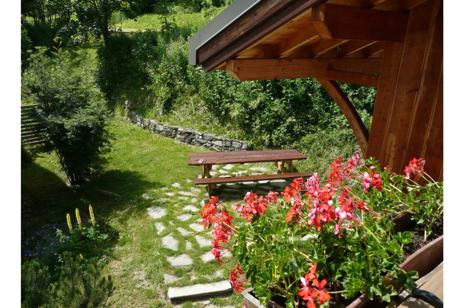 Une terrasse vue du balcon