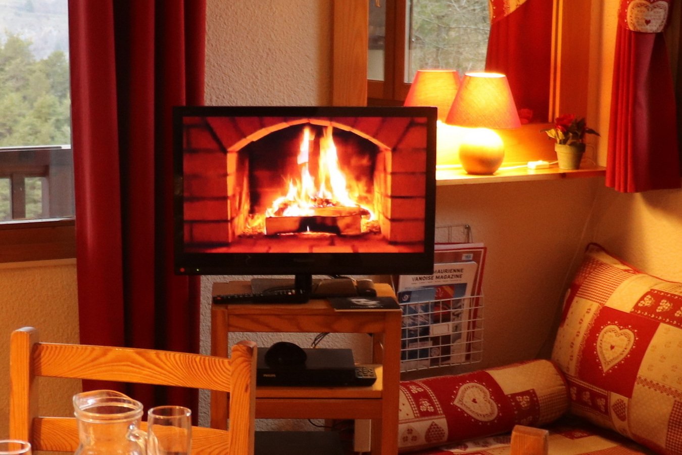 <b><font color="#FFFF00" size="3">Le séjour</font></b><br>.Ambiance cosy<br>