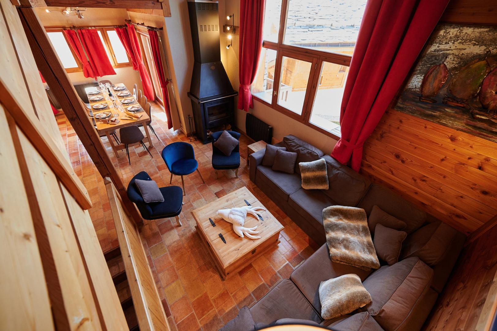 salon avec cheminée vue du haut