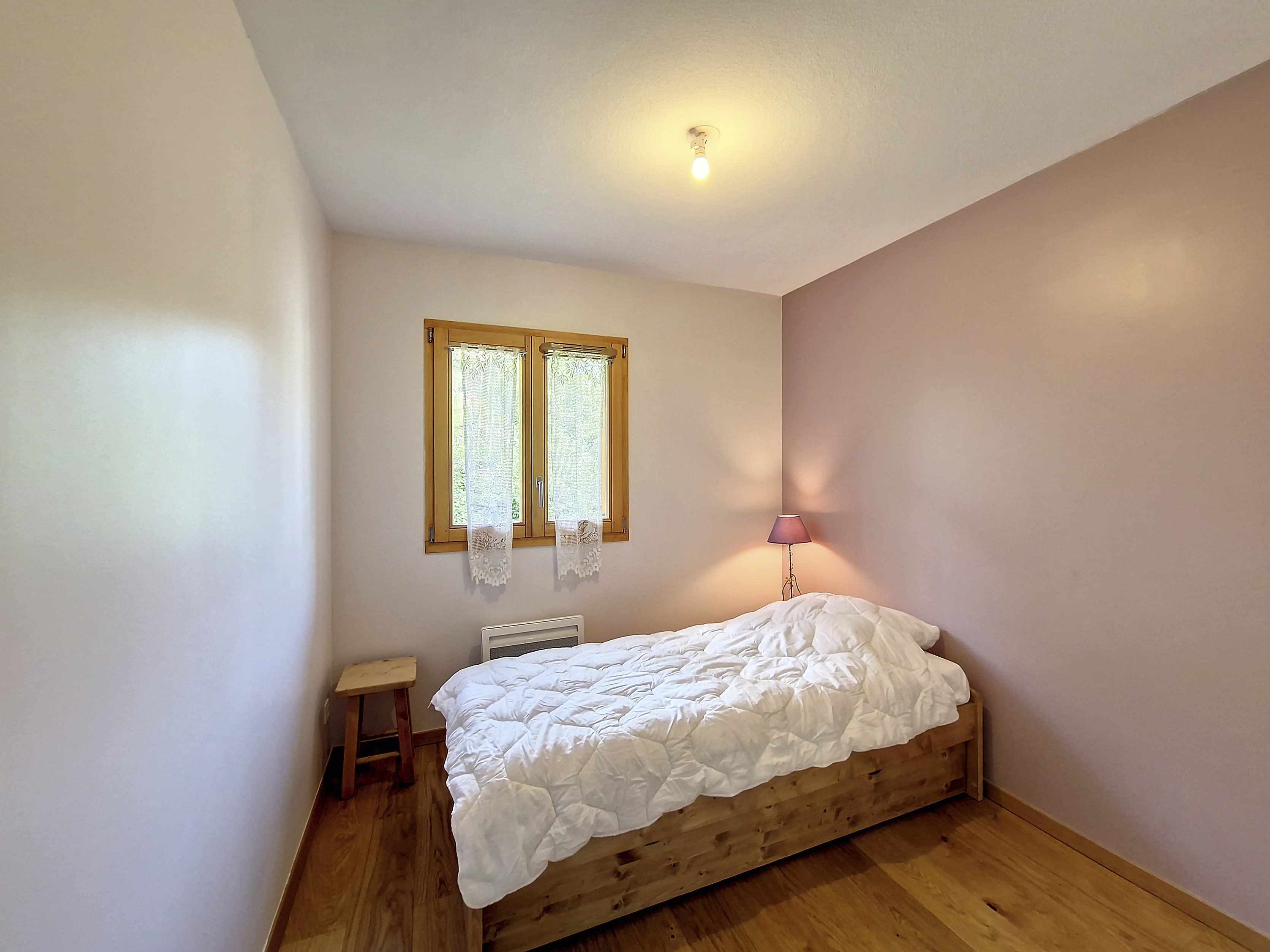 1 lit simple en 90x190 avec couette avec 1 tiroir lit en 90x190 avec couette