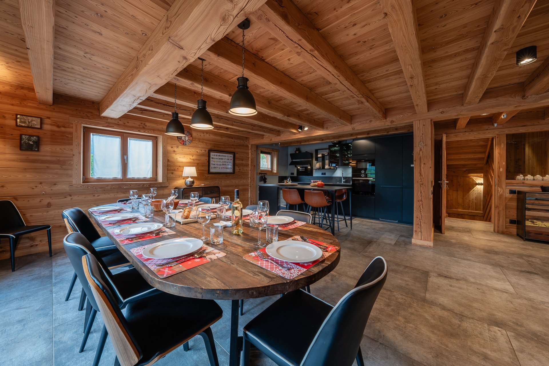 salle à manger de  Chalet Cosy Serre Chevalier le Mélézin