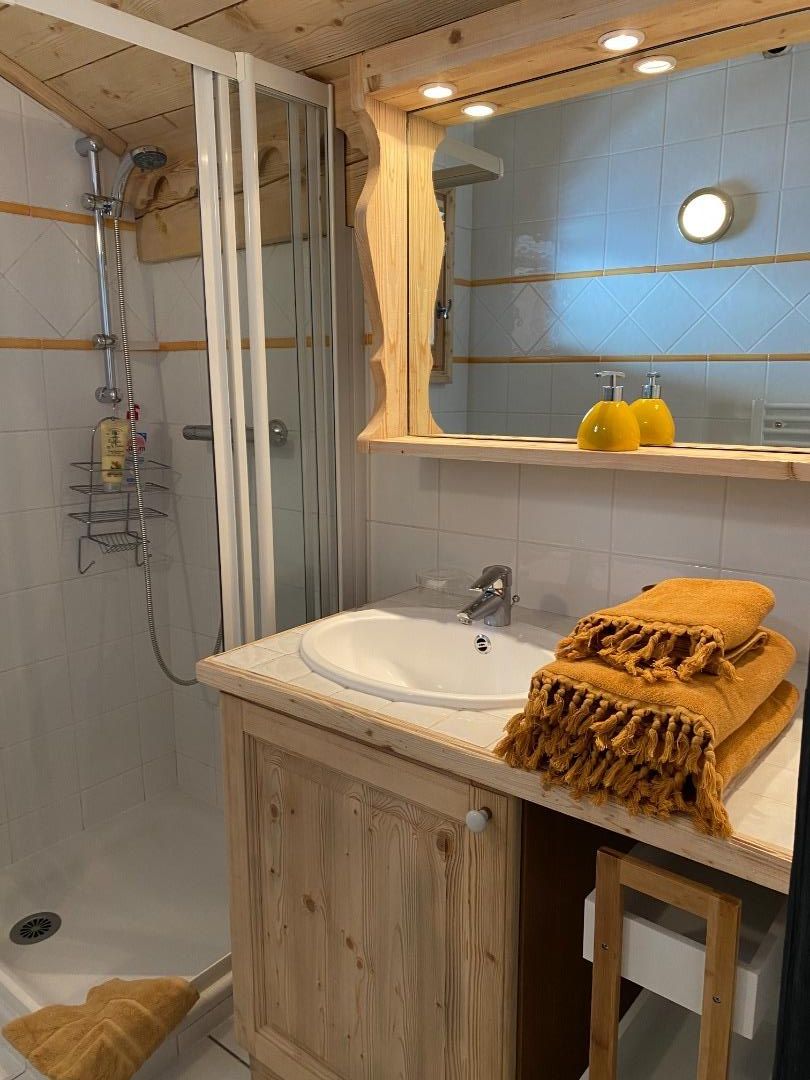salle de bain de la chambre du rez de chaussée 