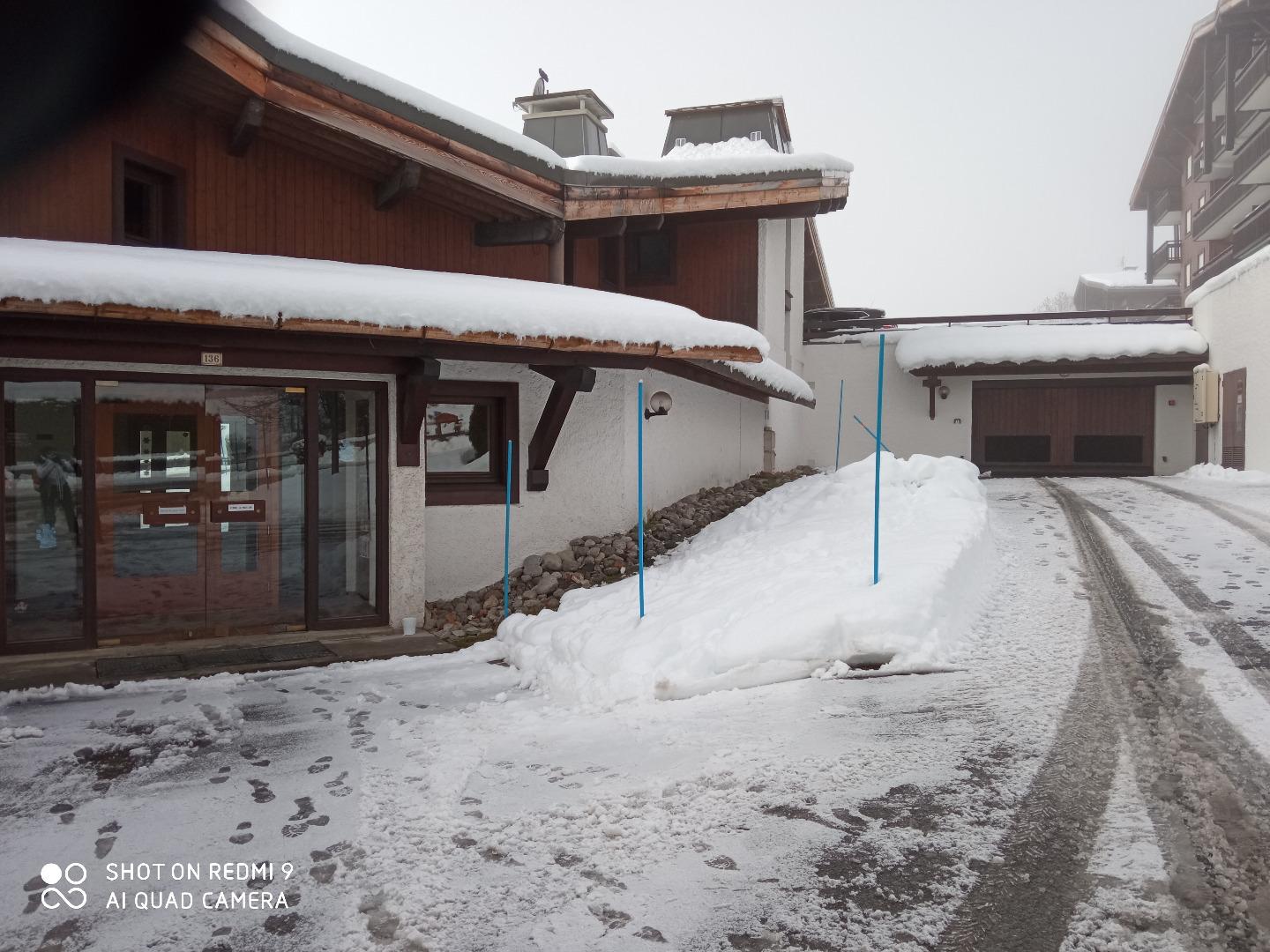 ACCES STATIONNEMENT COUVERT