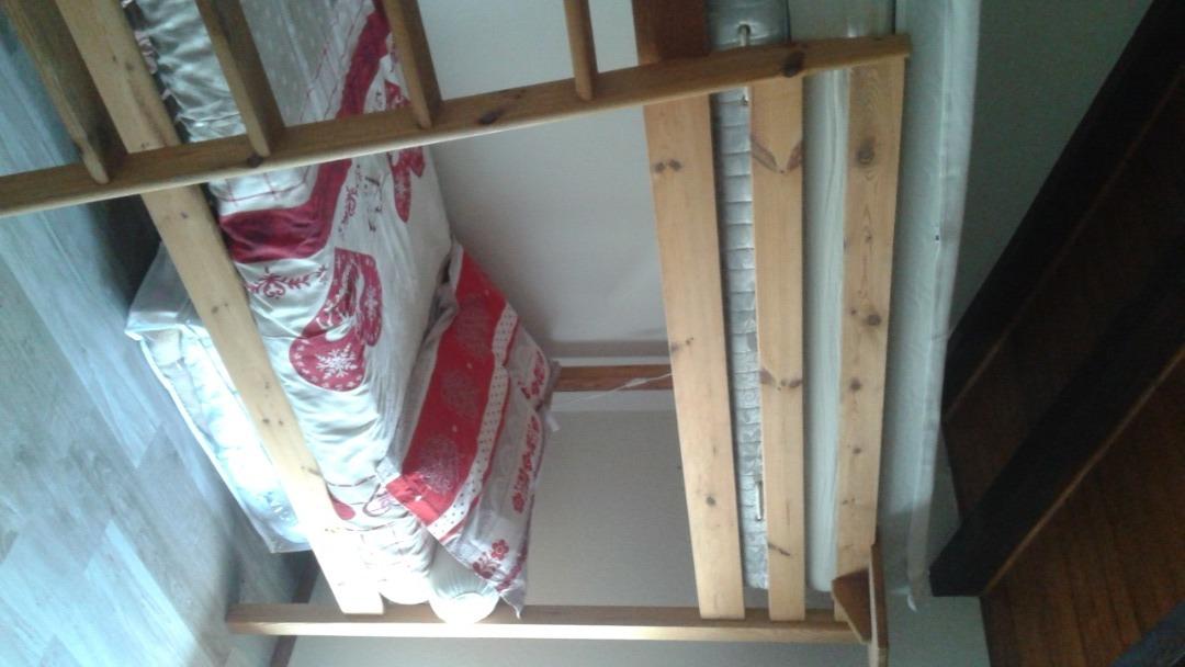 chambre avec lits superposés 90X190 et placards