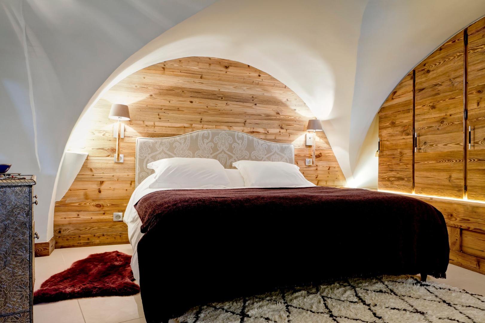 Chambre principale avec un grand lit double ( 200 x 200cm)