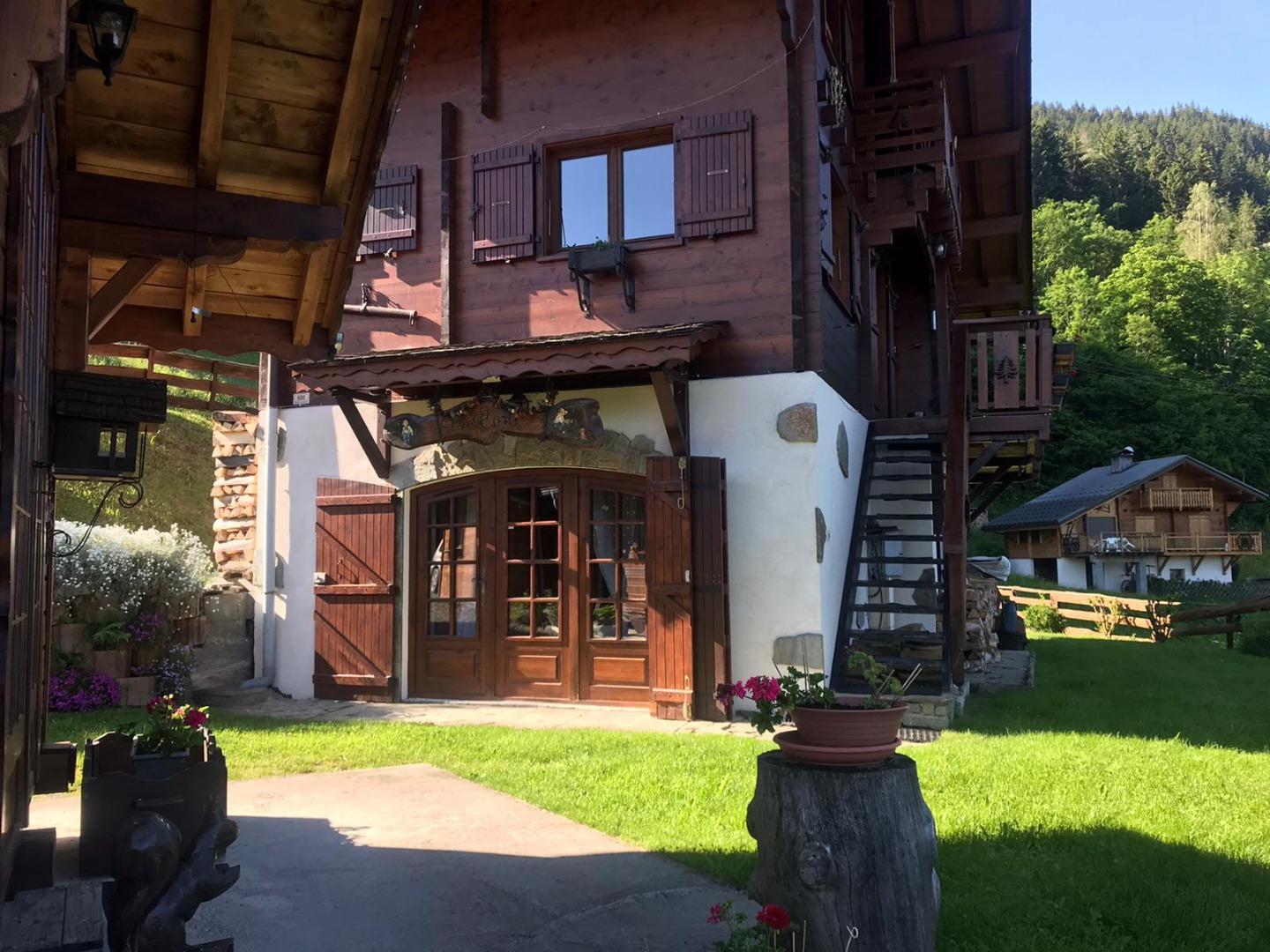 Chalet le Corti Crest-Voland Cohennoz, entrée gîte