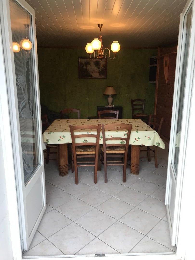 Salle à manger ouverte sur la terrasse