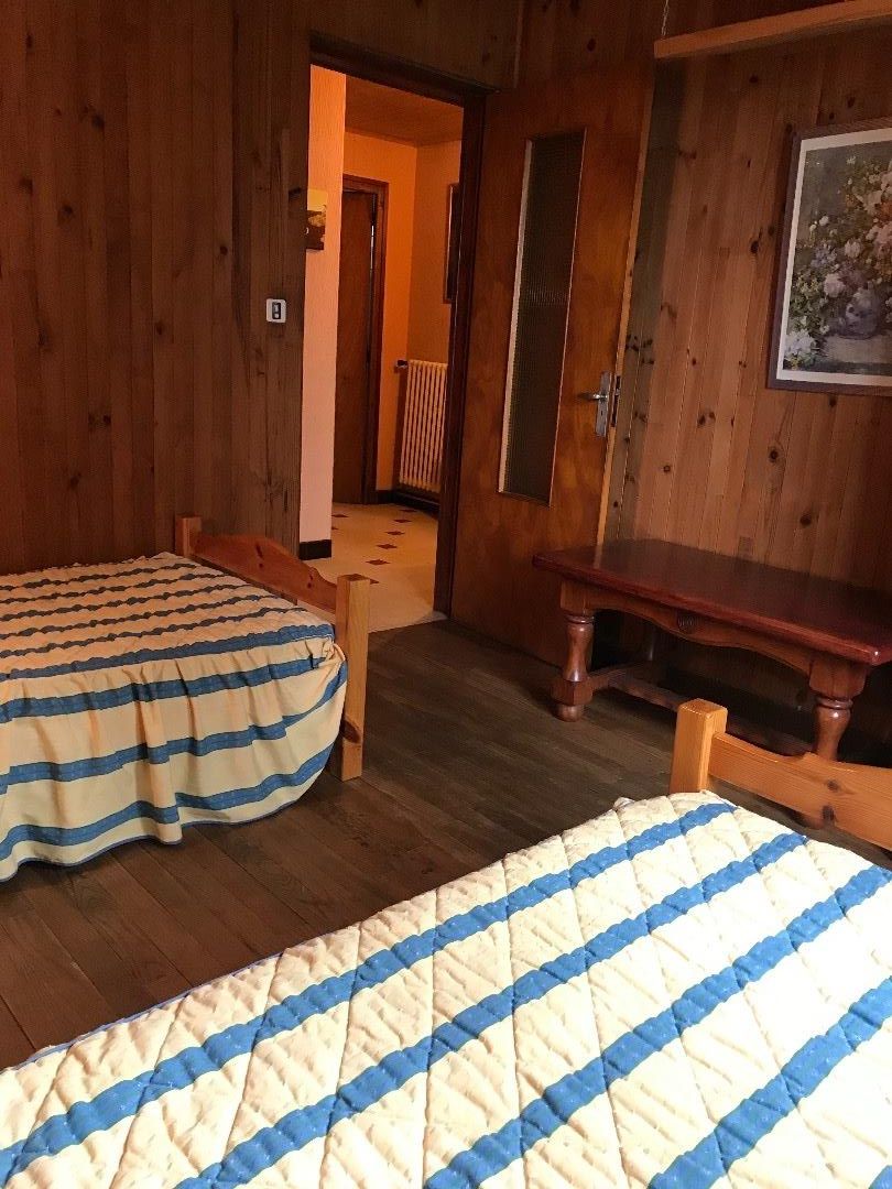 Chambre 1 avec deux lits simples