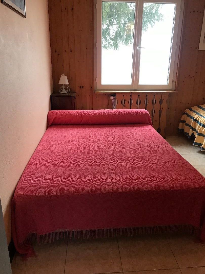 Chambre 2 avec un lit simple et un lit double