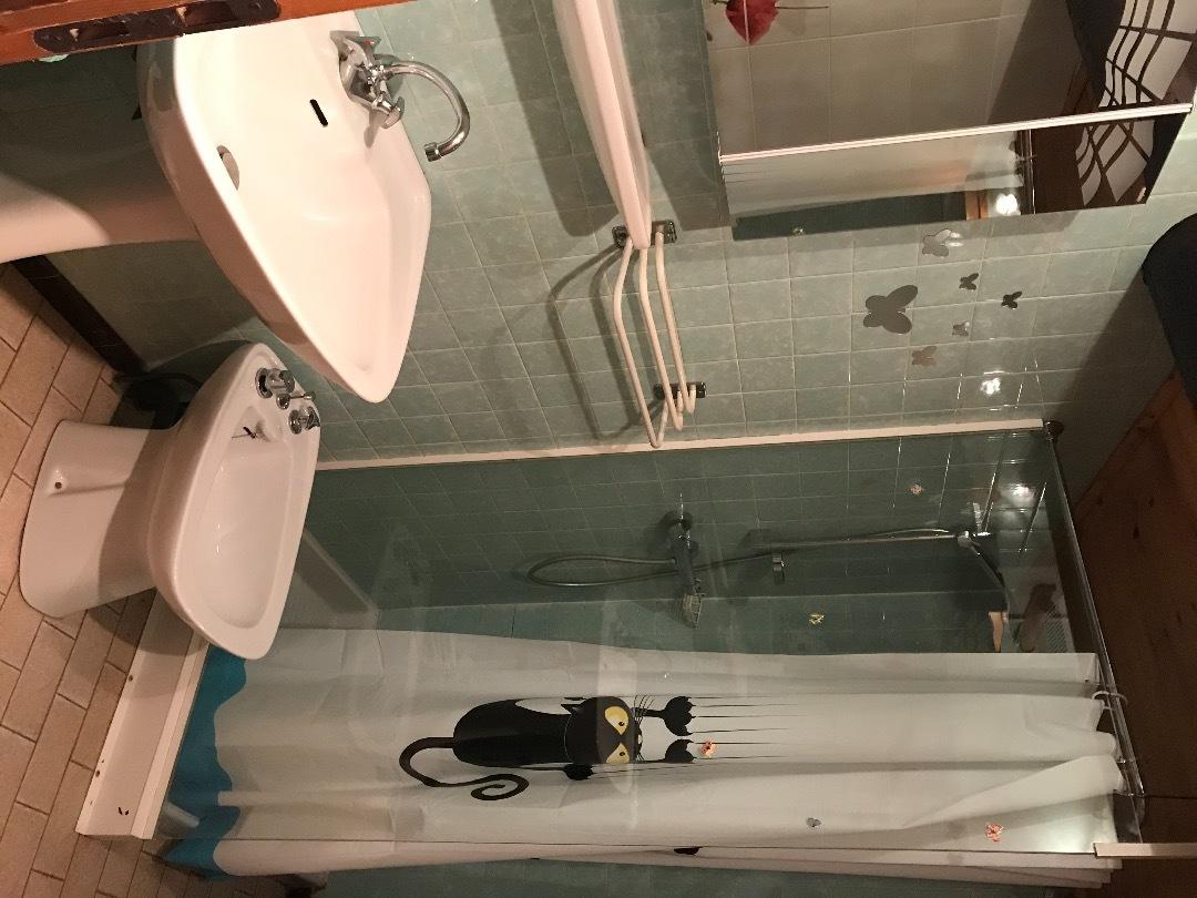 Douche ,bidet , lavabo 