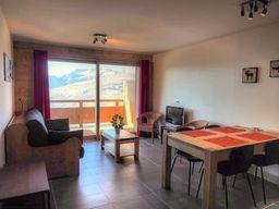 Living avec un canapé lit et vue sur le vallée