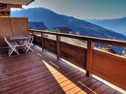 Vue extraordinaire depuis le balcon en été comme hiver.