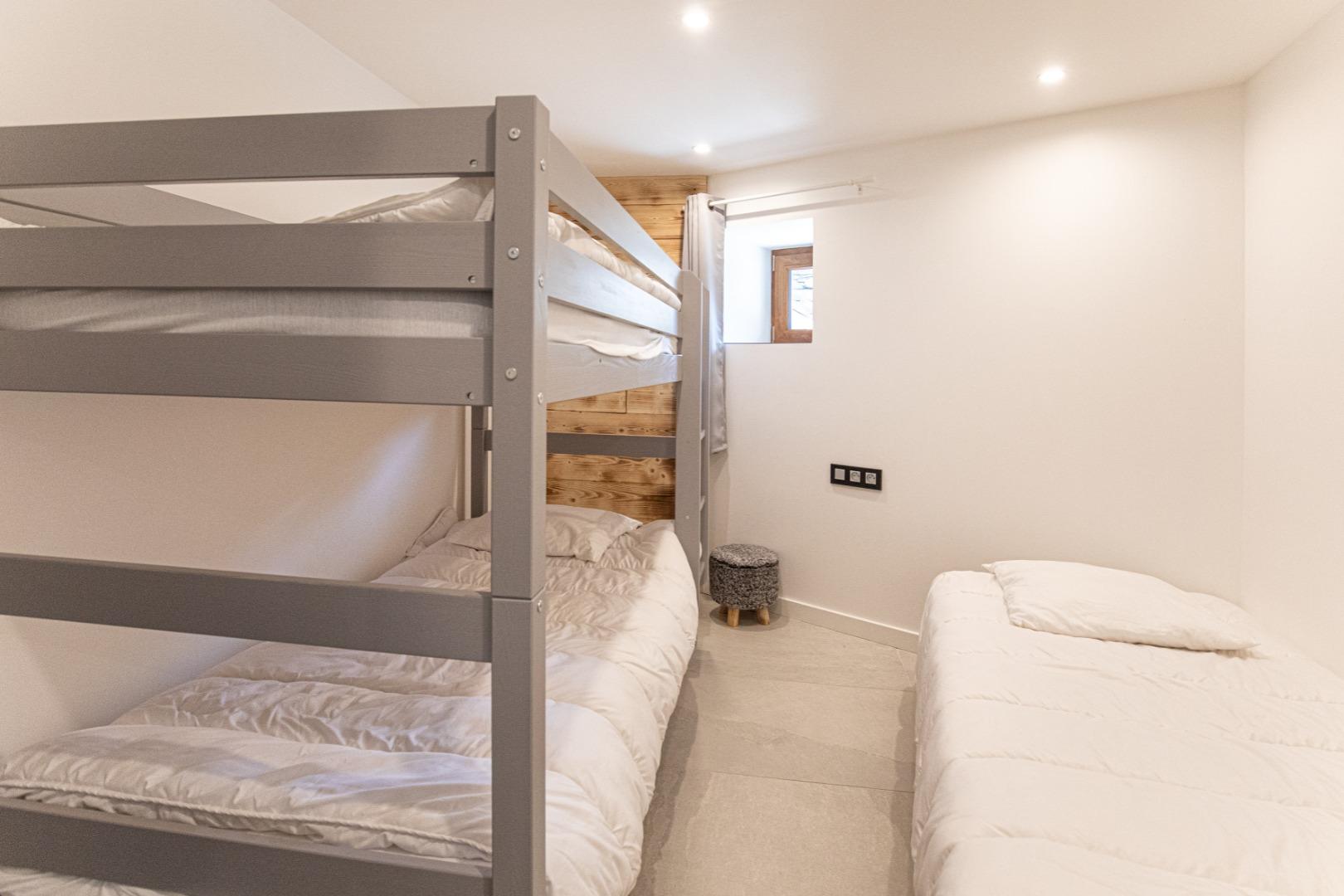 Chambre n°2: 3 lits en 90