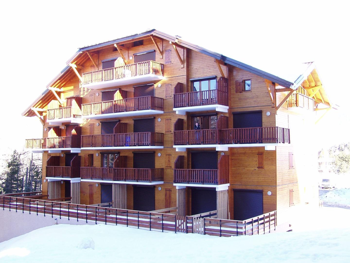 façade arrière de l'immeuble, vue sur la terrasse