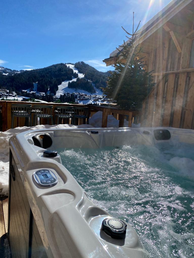 Jacuzzi 8 places exposé Sud et vue montagne