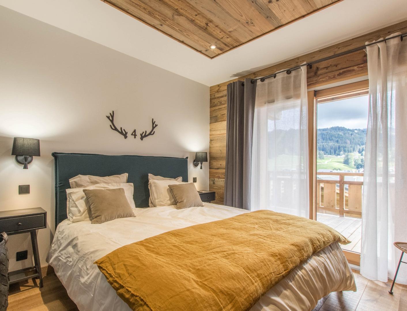  Chambre double avec salle de douche et wc privatif et donnant sur une terrasse  sud