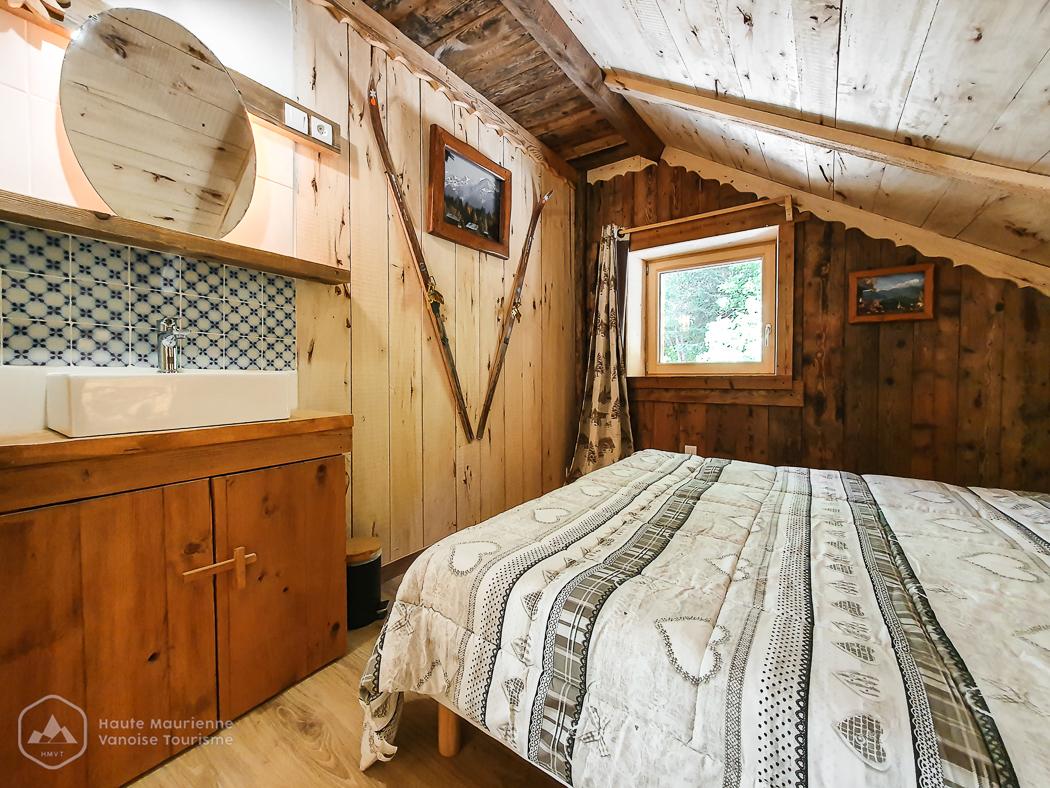 chambre 1 avec petit coin lavabo 