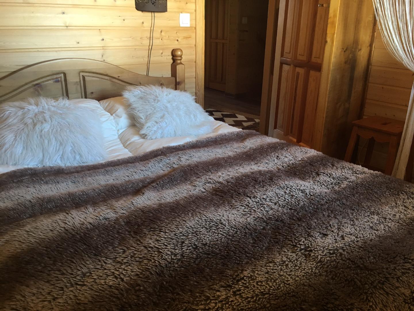 Chambre 1 à l'étage avec lit double