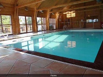 Piscine couverte et chauffée privative à la résidence les hauts de Lauzière.
Fermée hors saison.