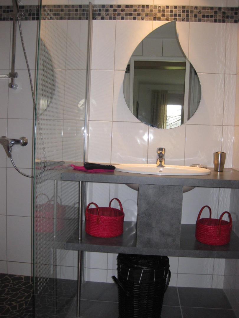 Douche à l'italienne paroi en verre sécurit