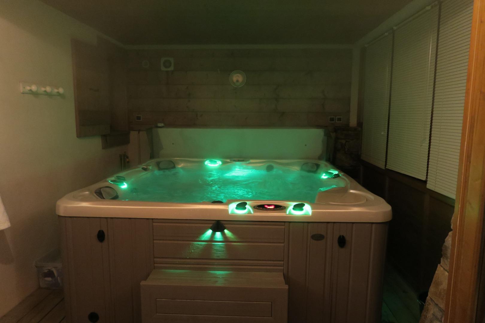 Jaccuzi extérieur pour 8 personnes.