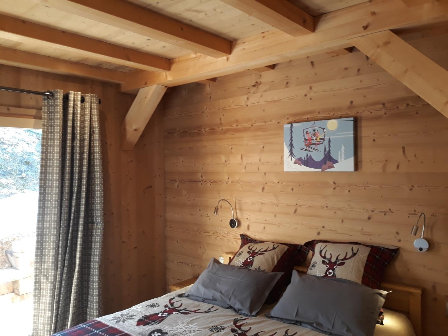 chambre parentale avec dressing et salle d'eau individuelle, lit de 160