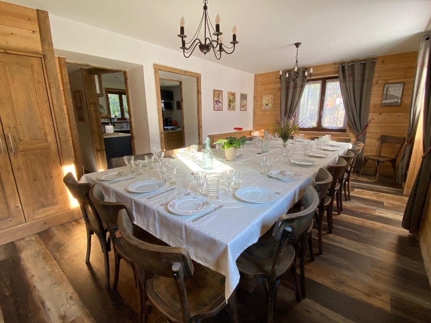 Large salle à manger