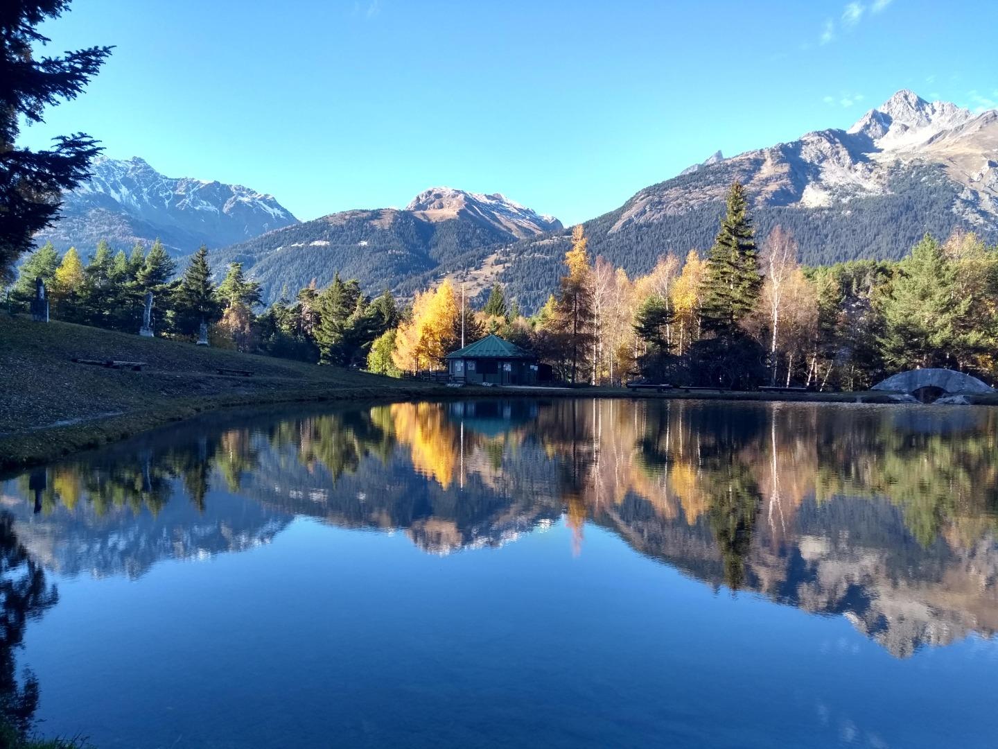 Vue du plan d'eau à proximité
