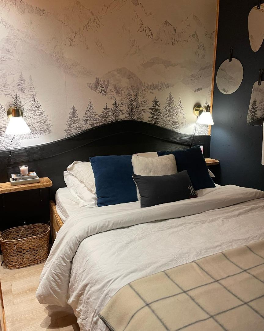 Chambre principale. Lit 140x190cm + armoire de rangement+ chargeurs USB. Android TV Netflix / Prime