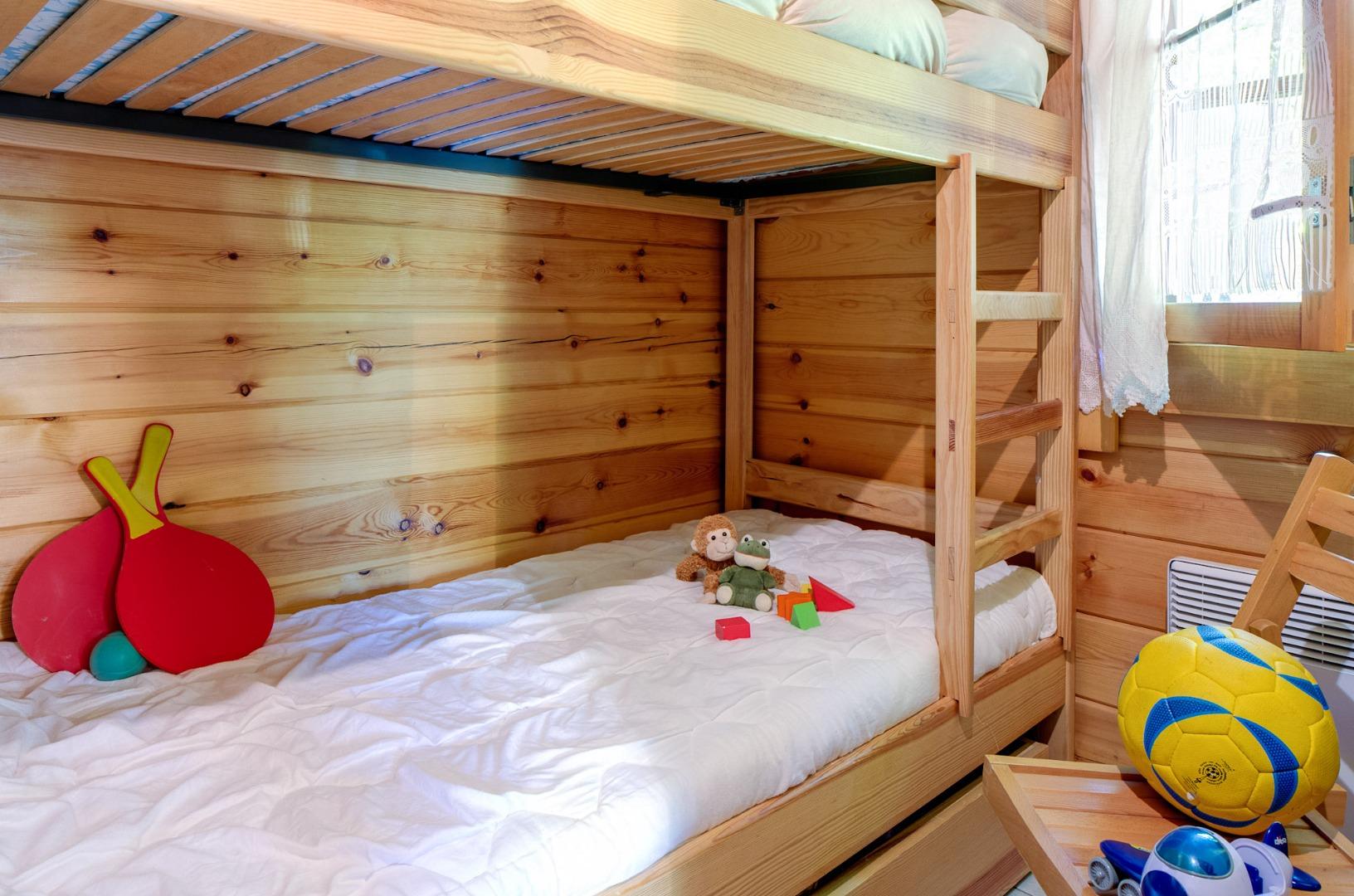 Chalet de vacances "Bleuet 4 personnes", 1 chambre avec lits superposés. PRL L'Escapade à Estavar.