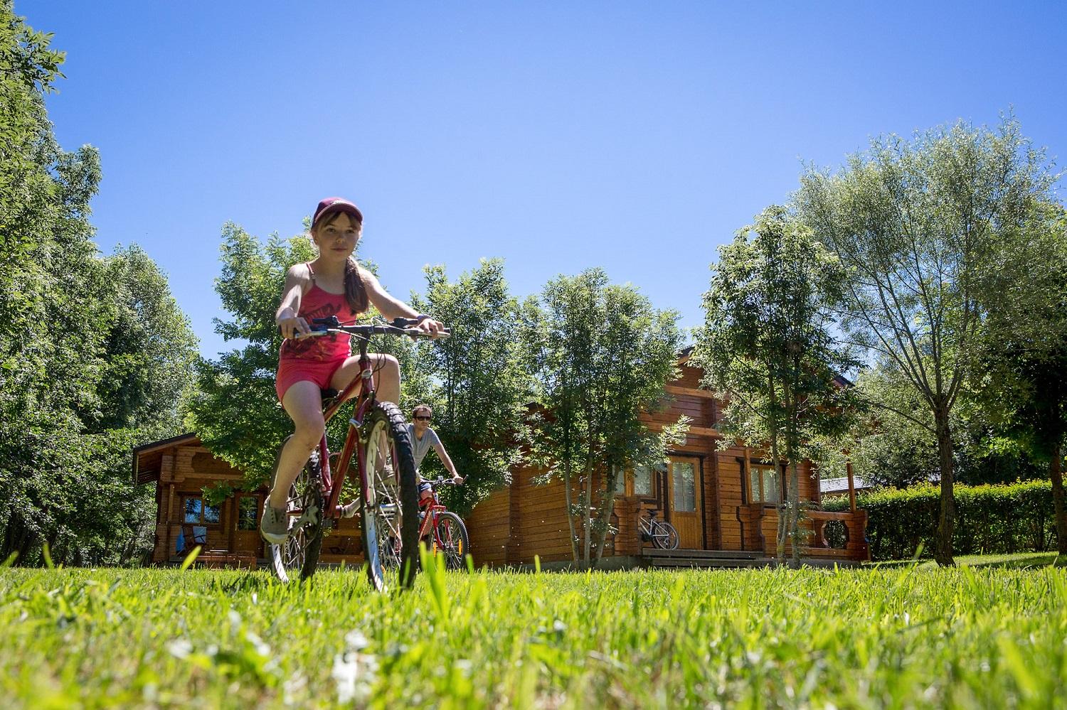 La Montagne Catalane, les Pyrénées aux 3 pays ! Idéalement situé, le camping L’Escapade sera parfait pour explorer la région et ses activités de pleine nature, entre Puigmal, Carlit et Bouillouses.