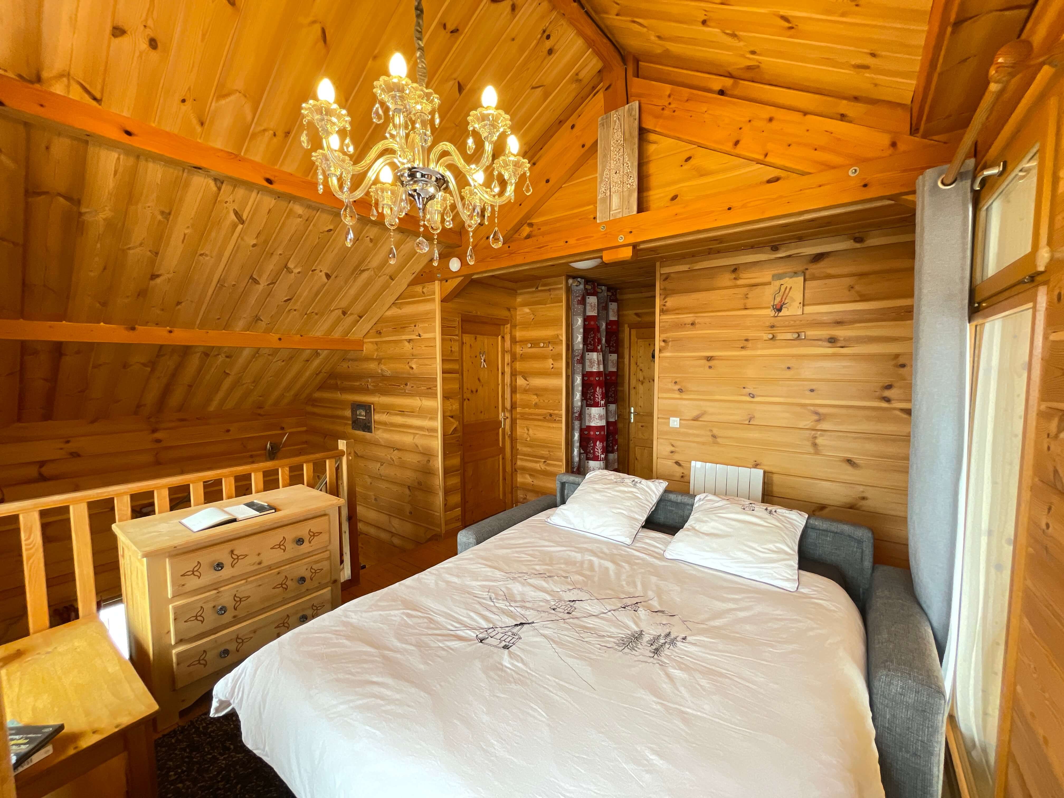 Mezzanine avec nouveau canapé lit (160x200cm) Matelas mémoire de forme.