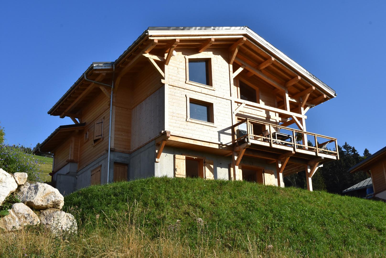 Vue ouest du chalet l'été