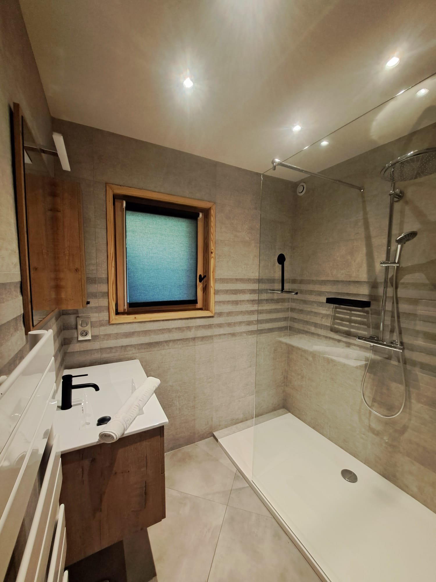 Salle de bains de la suite Gentiane 