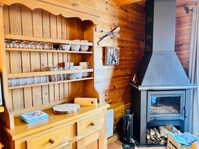 Buffet contenant tous les éléments de cuisine nécessaire pour passer un bon séjour en famille ou entre amis