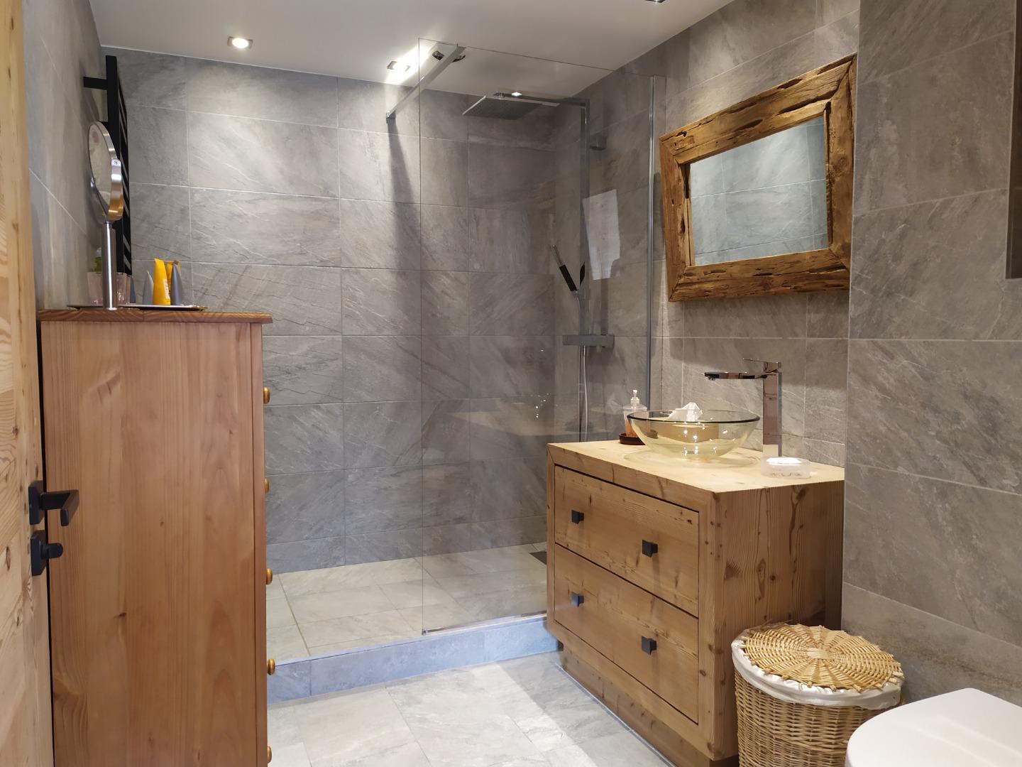 Salle d'eau de la chambre