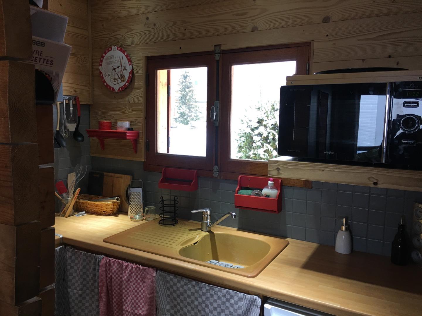 Cuisine avec vue sur le massif de la Lauzière