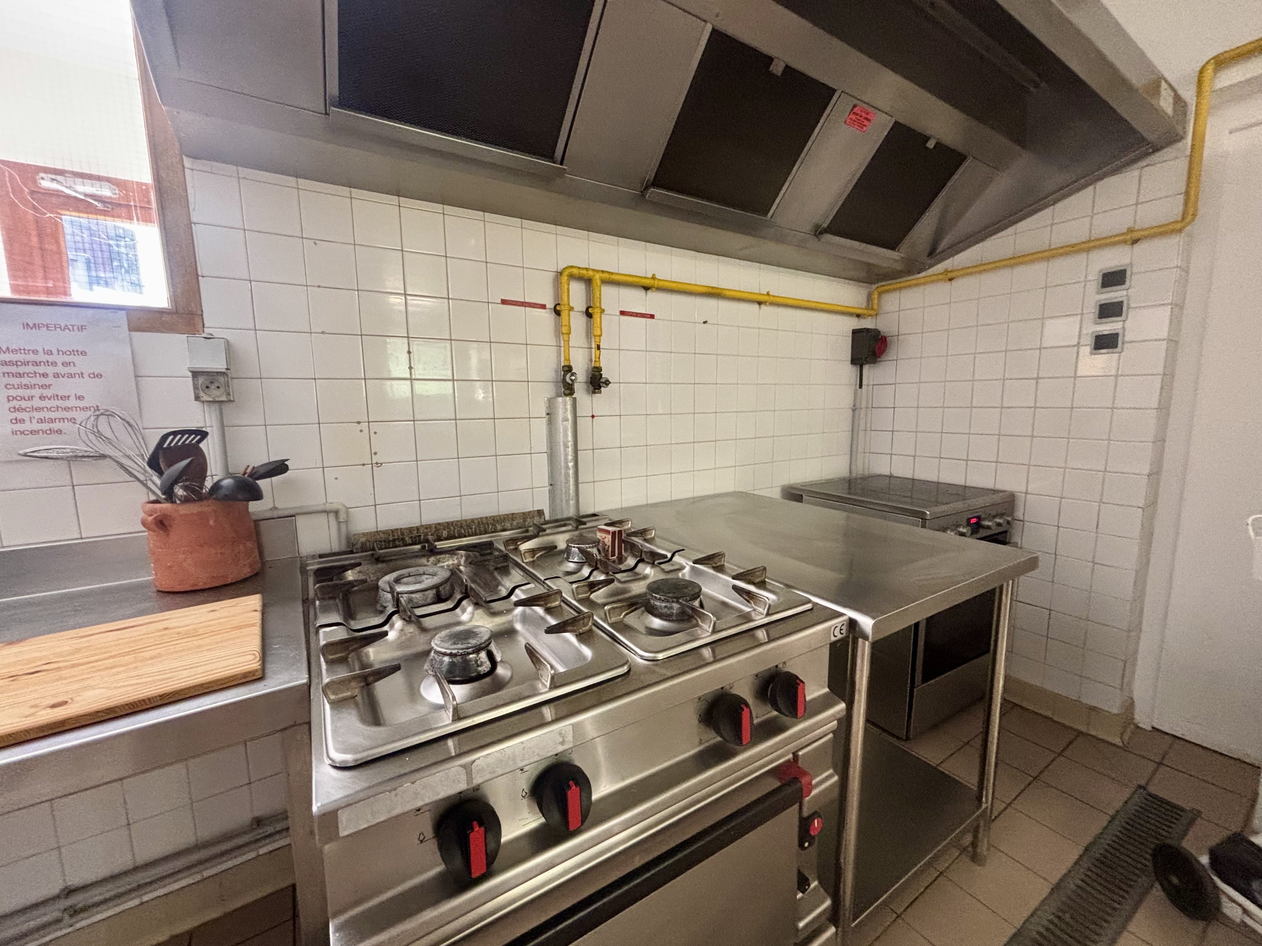 Une superbe cuisine professionnelle entièrement équipée, idéal
