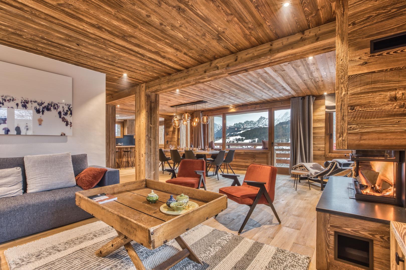 Chalet de luxe à Megève. 5 suites, vue Mont-Blanc et grand séjour baigné de lumière. A 3 minutes des pistes de la Princesse, parfaitement équipé pour 1 à 12 personnes. Note exceptionnelle : 4,94/5 sur Airbnb, avec la possibilité de réserver ici en direct 