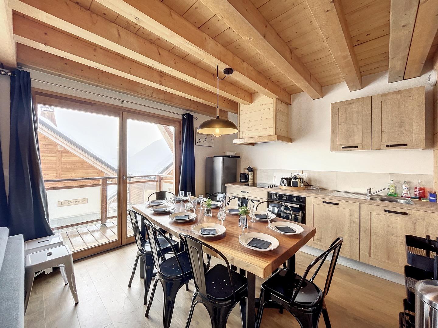 Salle à manger avec vue plein sud.