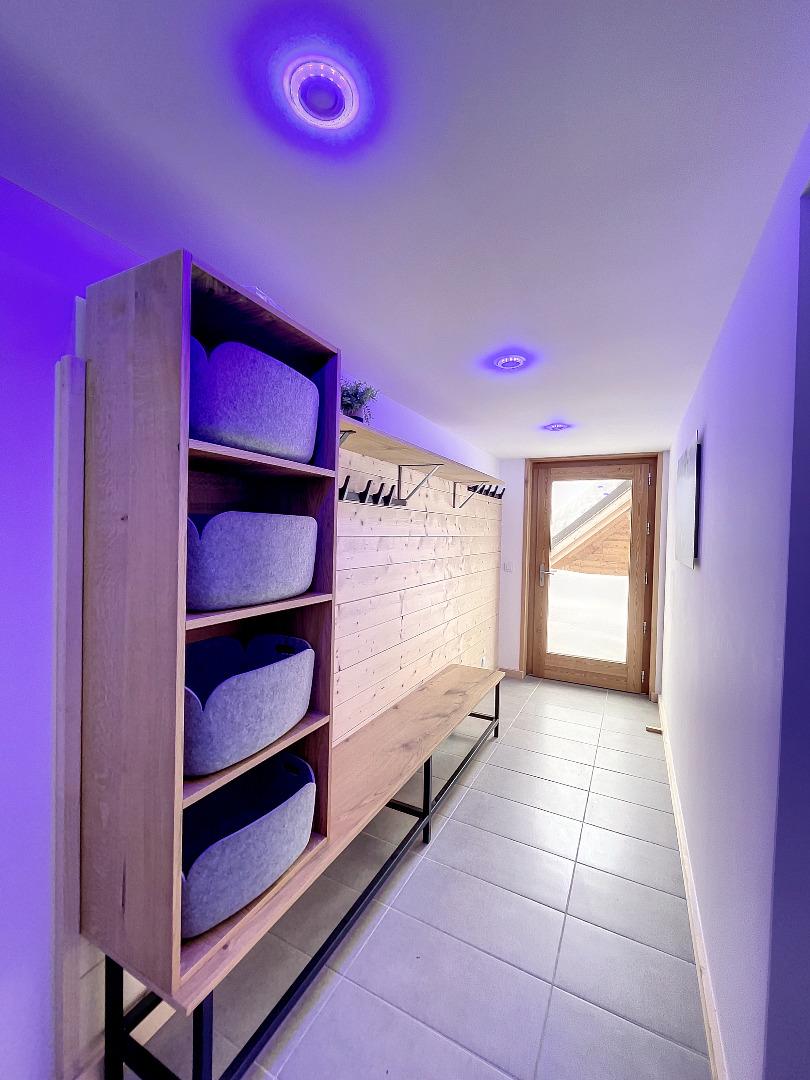 Couloir avec rangements.