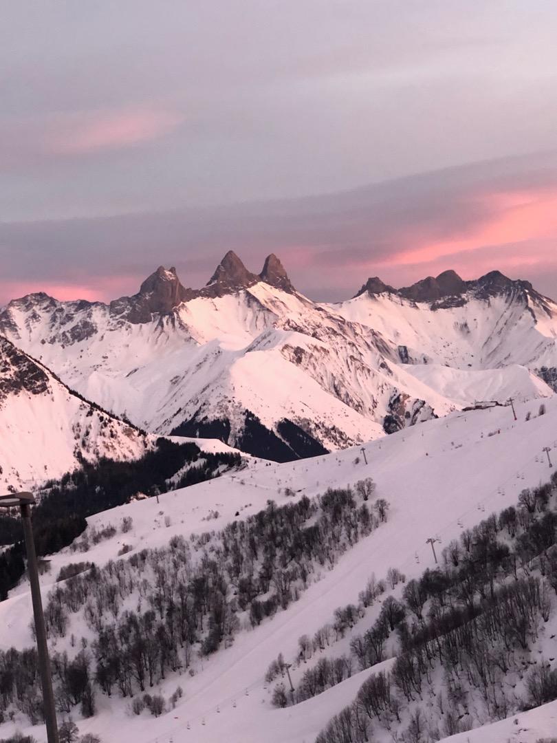 Vue du chalet sur les Aguilles d'Arves