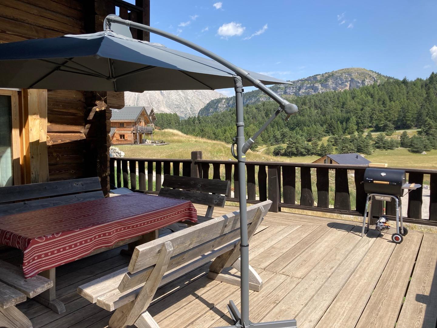 Une grande terrasse, pour de grands repas conviviaux , surtout l’été 