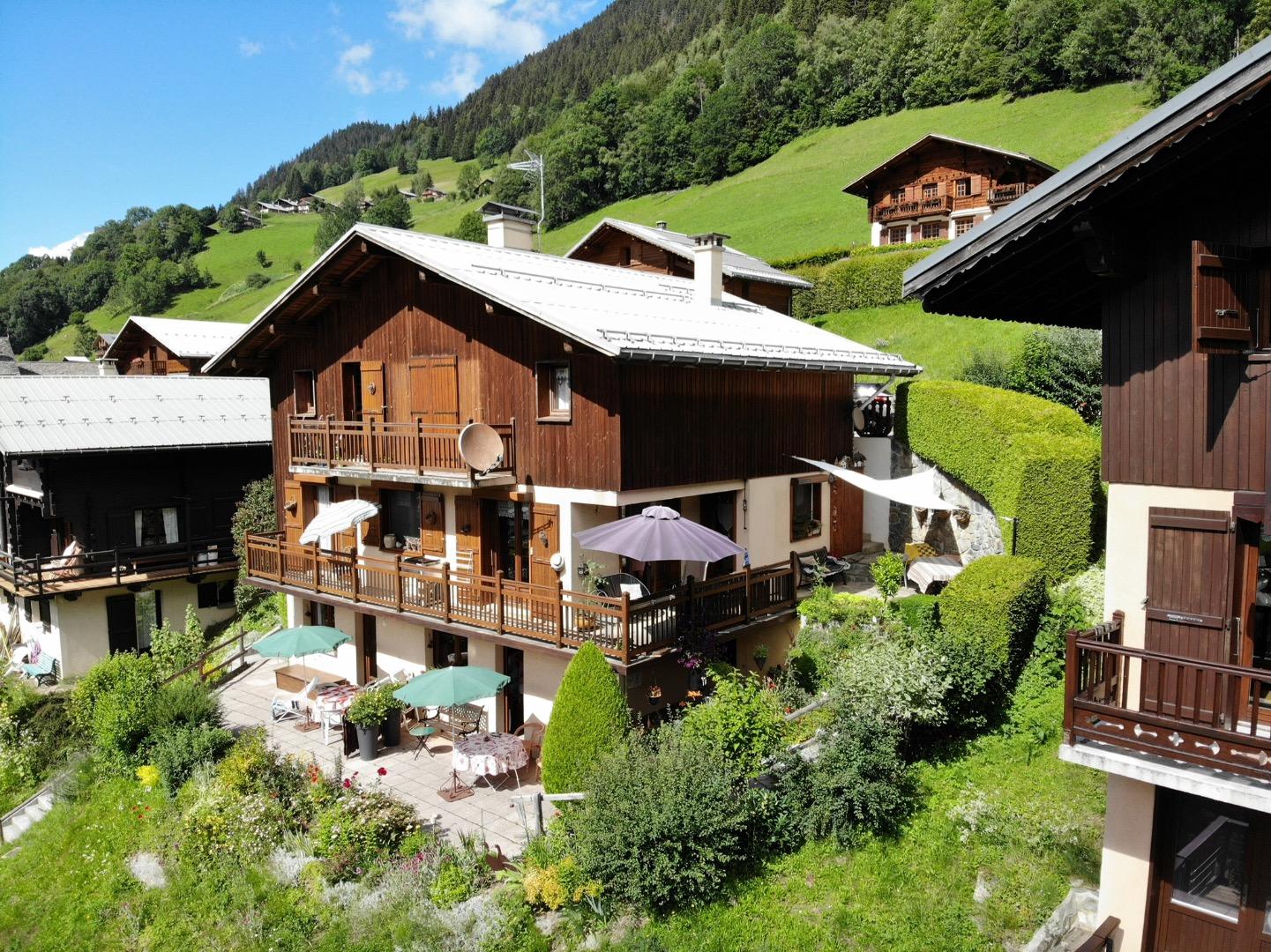Le chalet, les 2 studios sont au rez-de-chaussée.