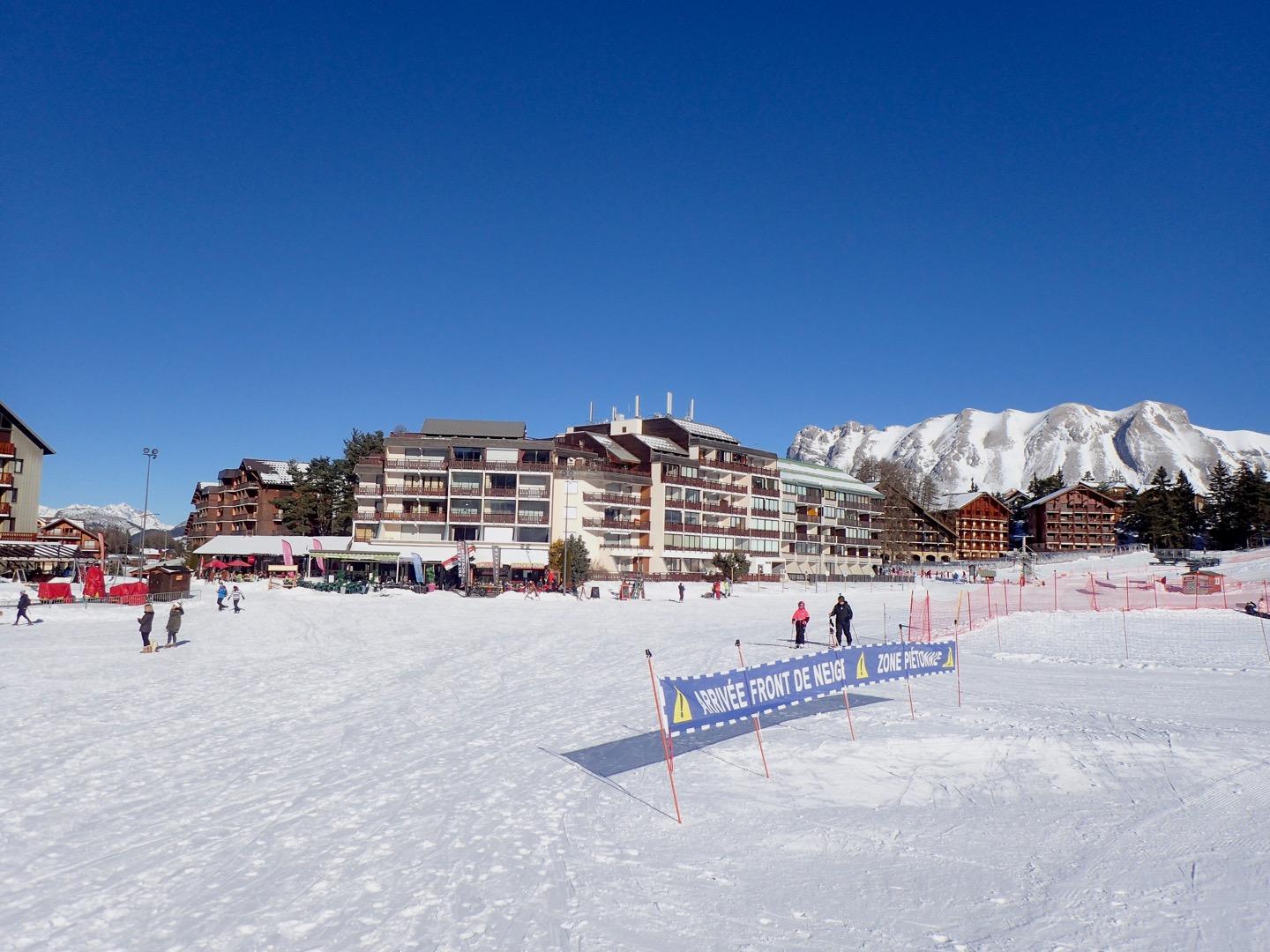 Arrivée des pistes sur le Front de neige