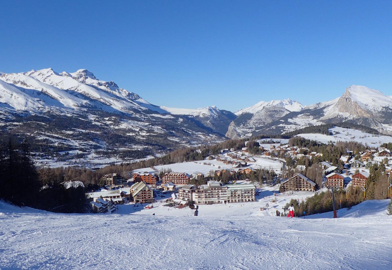 Village de La Joue du Loup depuis les pistes