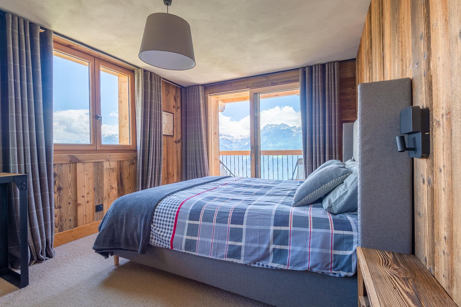 chambre 1 :1 lit en 160X200 avec sa salle de bain douche