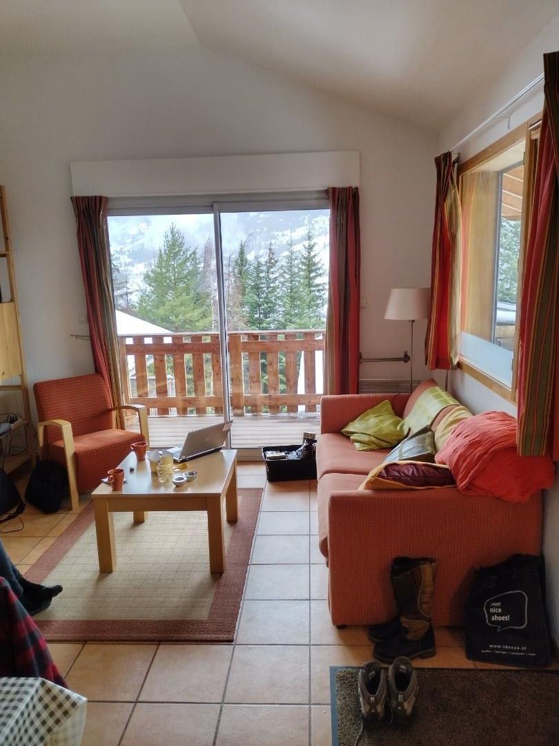 salon avec canapé-lit