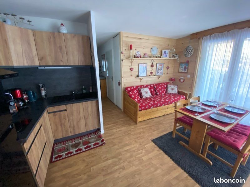 Séjour avec cuisine ouverte